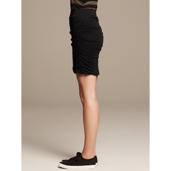 NWOT Banana Republic Soft Knit Mini Skirt Sz M - Picture 2 of 3